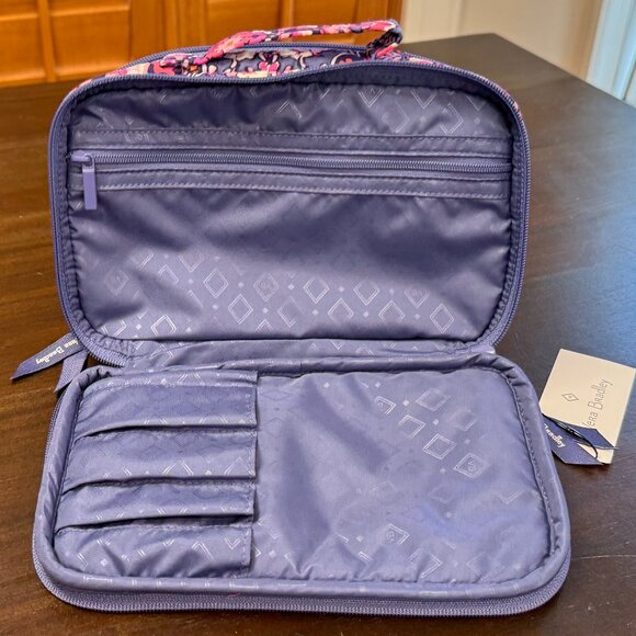 Vera Bradley Blush & Brush Makeup Case Magenta Medallion NWT - Picture 4 of 6